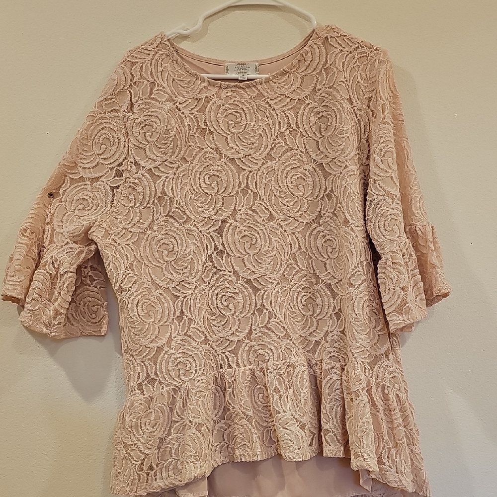 Chic Floral Lace Blouse - Soft Pink